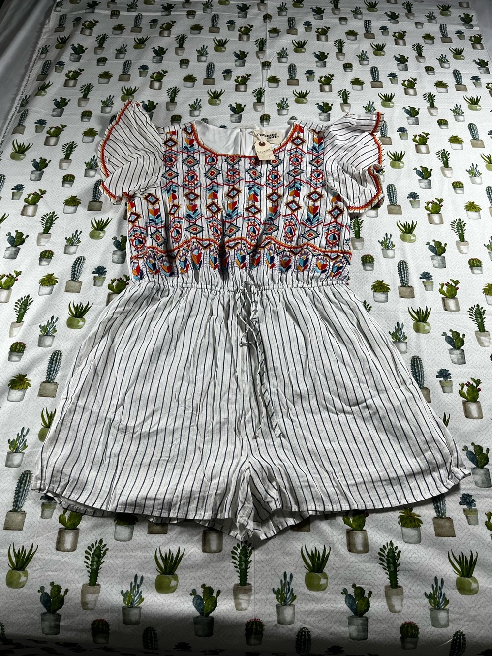 Savanna Jane NWT one piece Romper Size Large Flutter Sleeves Embroidered